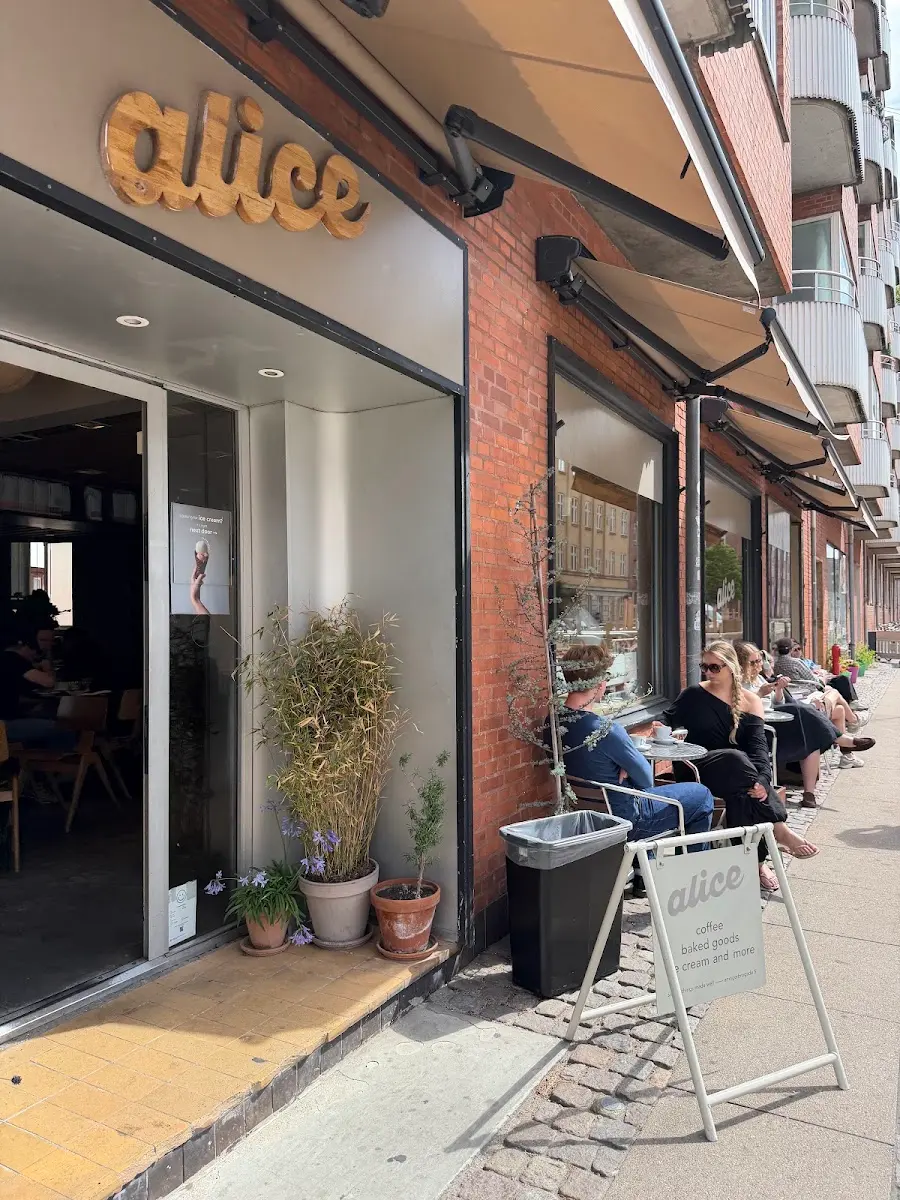 Alice ice cream & coffee photo 5