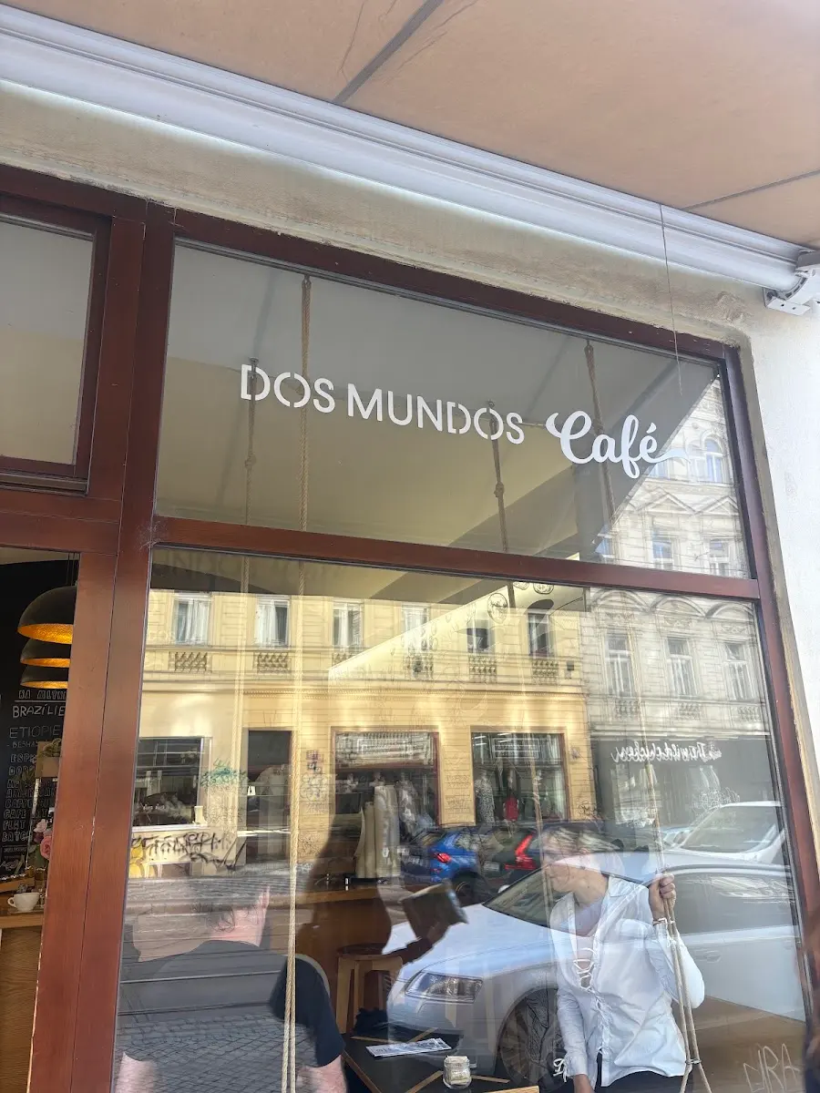 Dos Mundos Cafe photo 5