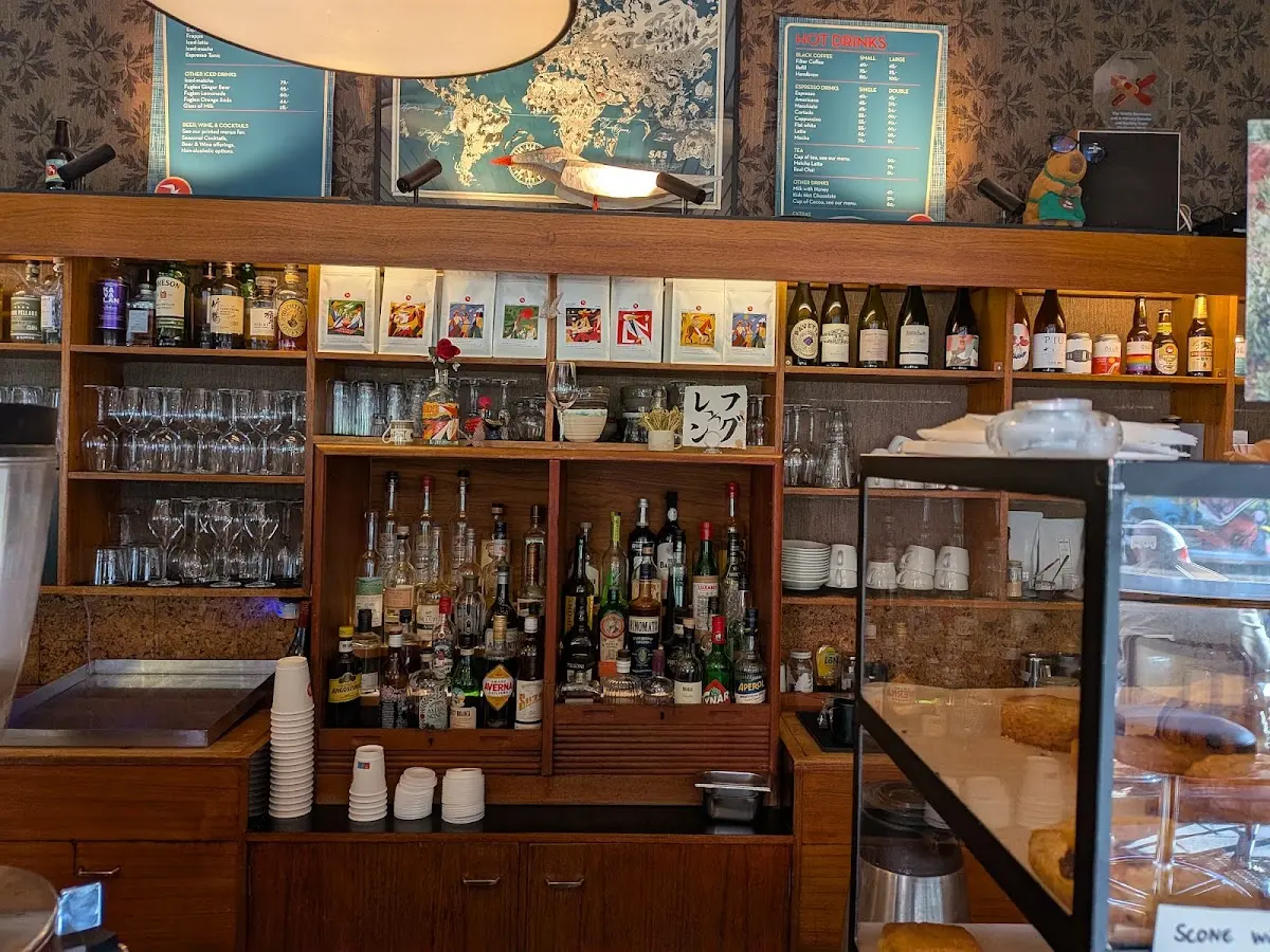 Fuglen interior