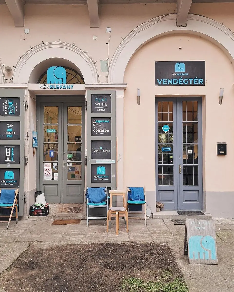 Kék Elefánt Kávézó