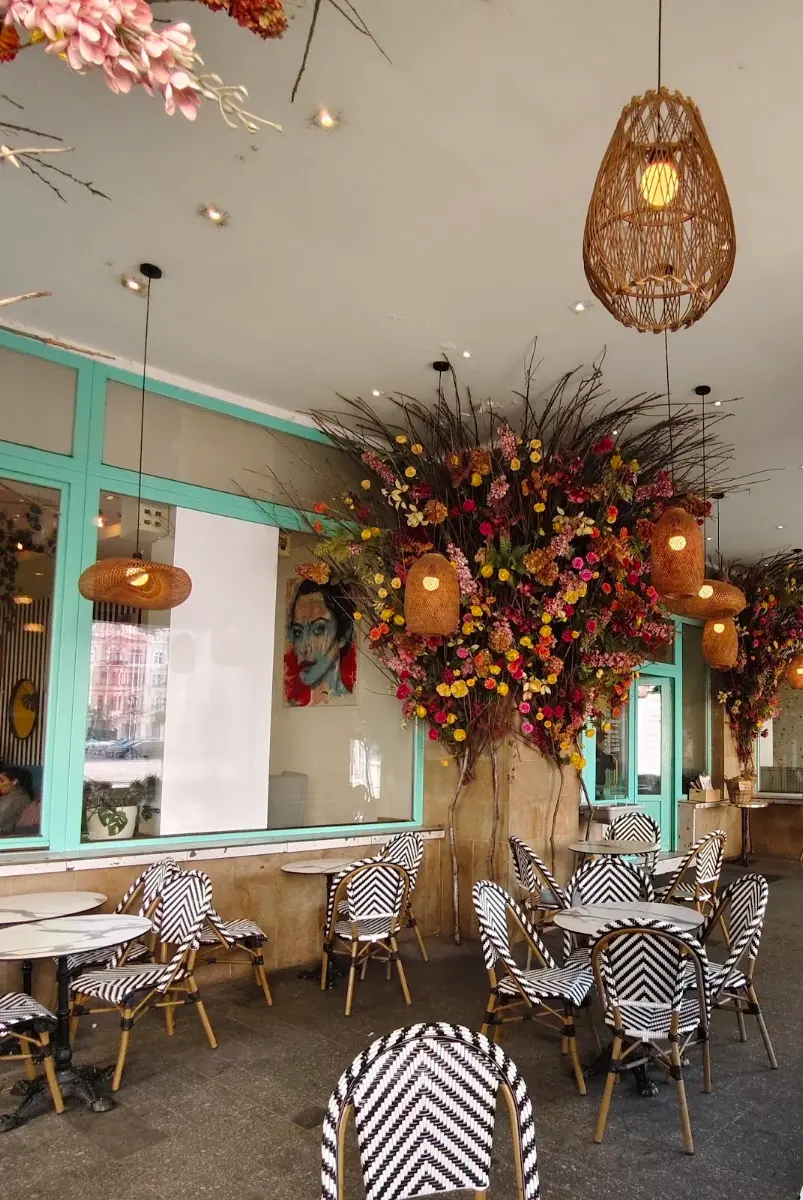 Le Frenchie Náměstí interior
