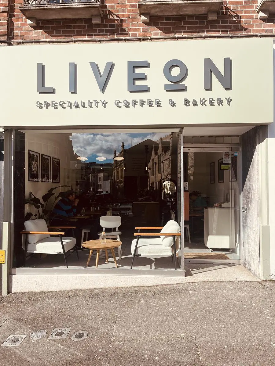 LIVE ON cafe & bakery