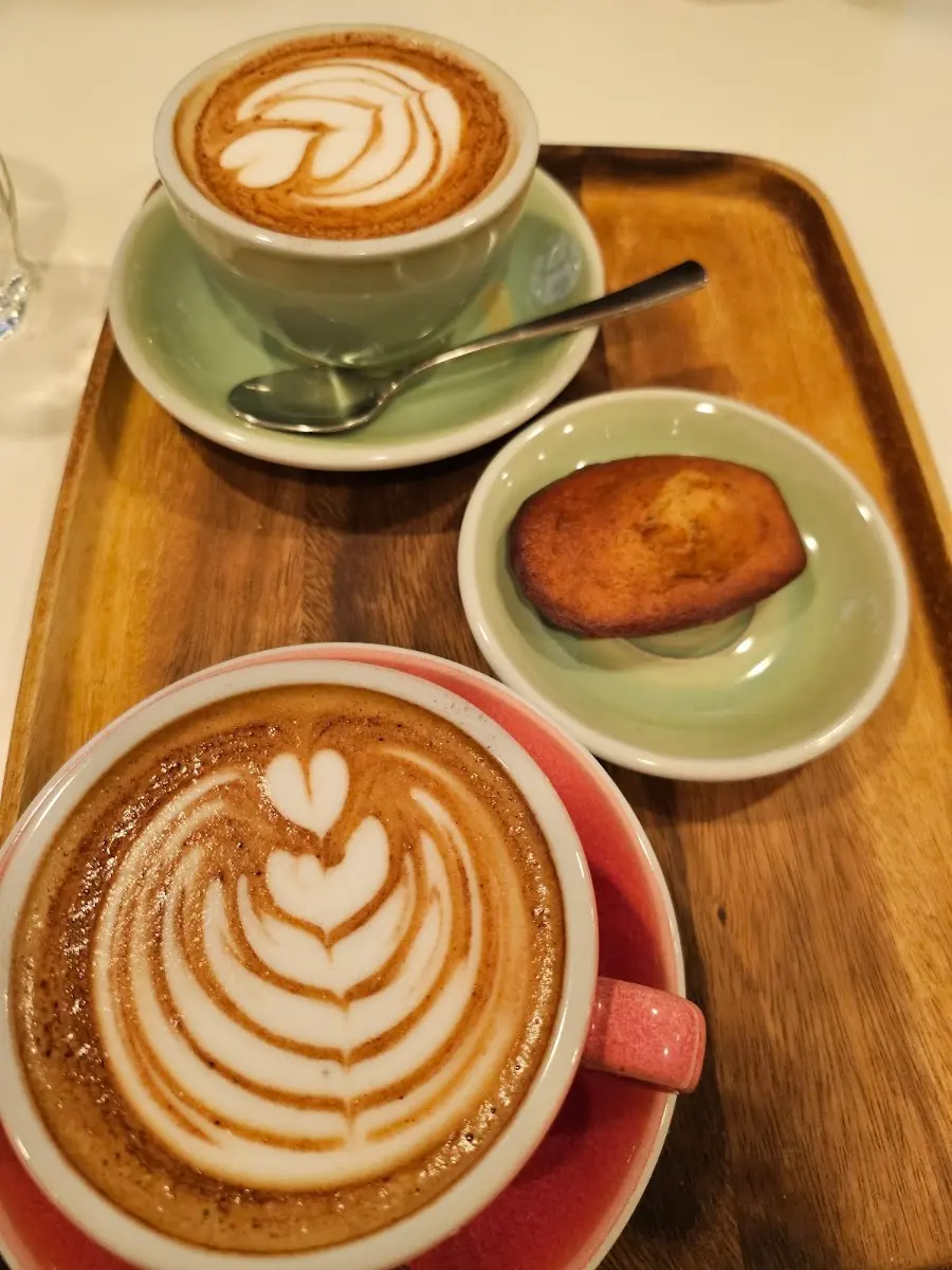 madeleine - CAFÉ, LIVRES & CO photo 4