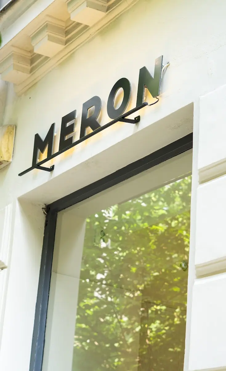 Meron Egyetem tér photo 4
