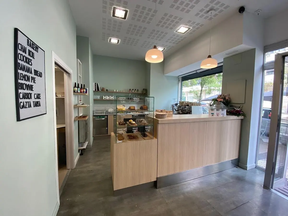 Somos - Coffee & Bakery