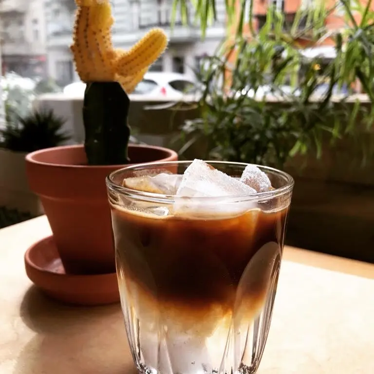 Spontan Coffee & Roastery interior