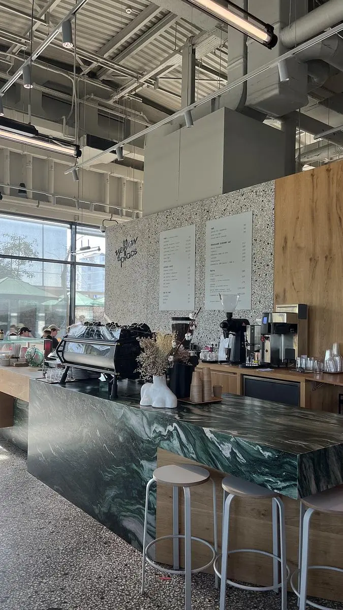 Yellow Place (Garage)